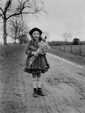 GIRL WITH DAFFODILS